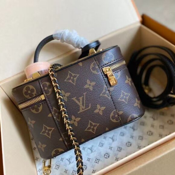 Classic Louis Vuitton Bag: A Stylish and Versatile Choice for Elegance - Picture 6 of 6